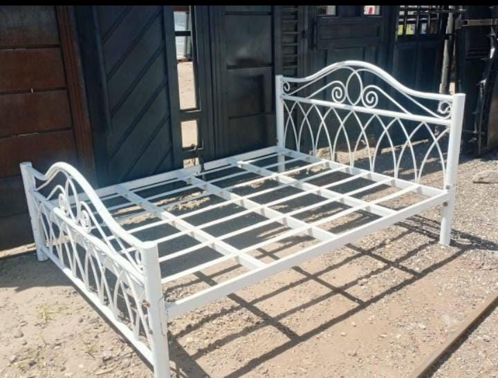 Metallic Bed 3.5by6
